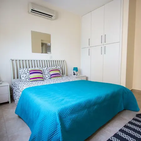 Aphrodite Apartment *